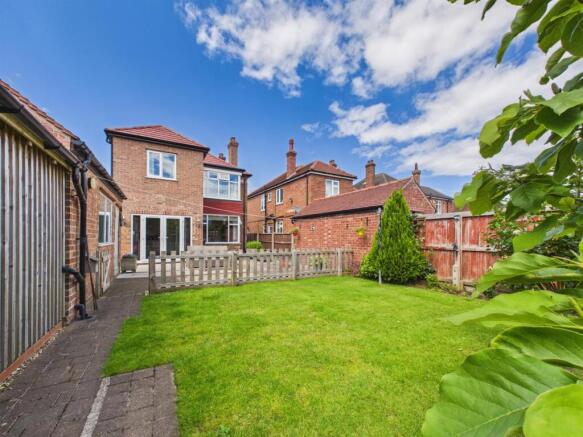 4 bed Detached for sale Image 11