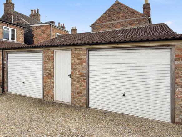 2 bed Semi-Detached for sale Image 8
