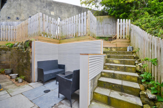 Courtyard Garden & Steps to Decked Area.JPG