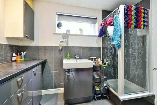 4 bed Detached for sale Image 8