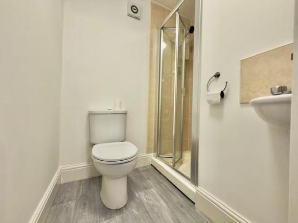 2 bed Apartment to rent Image 9