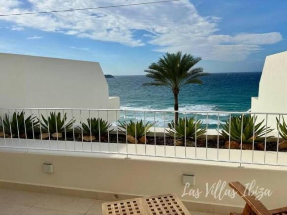 Balcony_with_sea_views