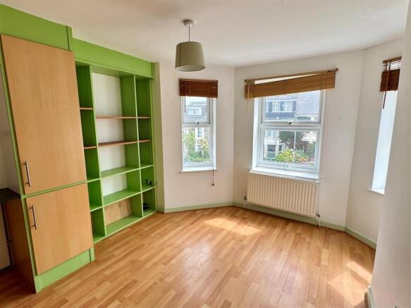 Flat 5, 23a Fernhill Road Lounge