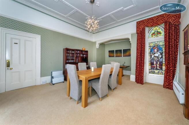 6 bed Detached for sale Image 7