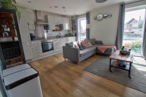 Francis Close, Thatcham, RG18