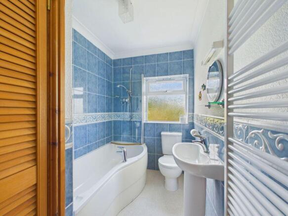 4 bed Detached for sale Image 10