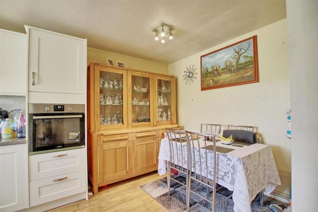 Dining space 1.jpg