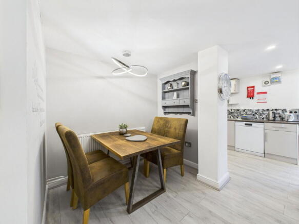 2 bed Flat for sale Image 11