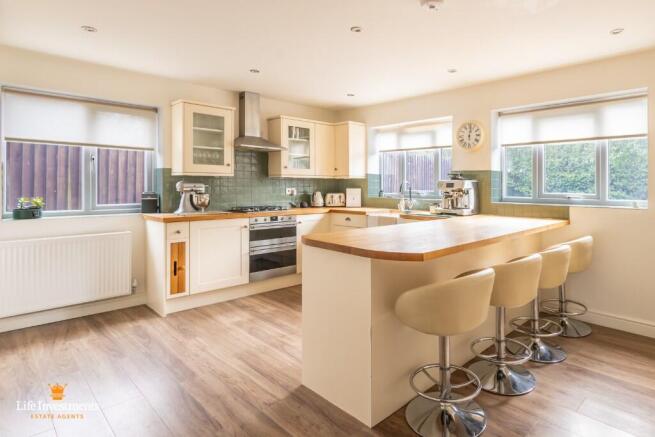 Kitchen/Dining Room