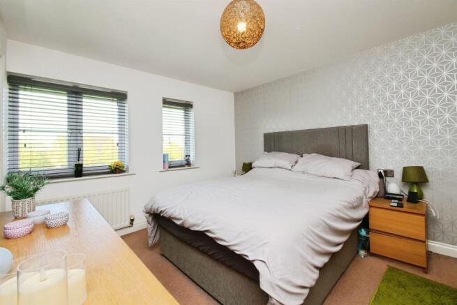 4 bed Semi-Detached for sale Image 11
