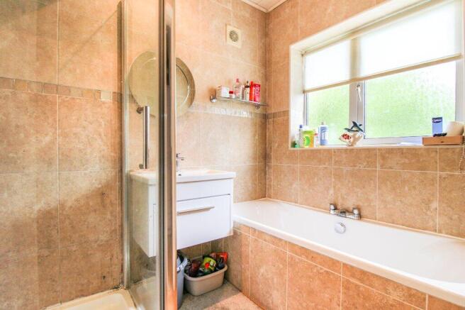 4 bed Detached for sale Image 6