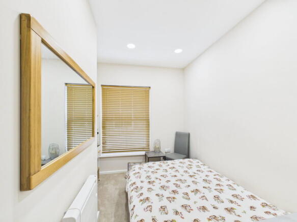 2 bed Flat for sale Image 8