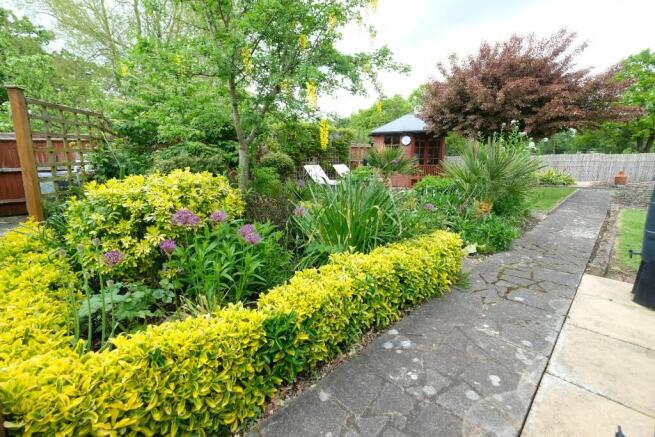 GARDEN 