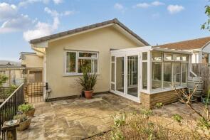 16, Fosseway Close, Axminster EX13 5LW