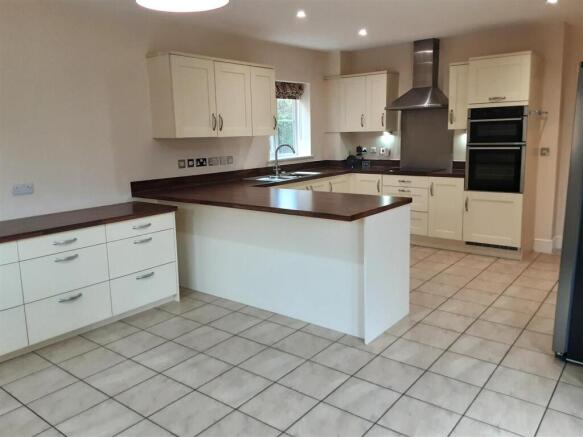 KITCHEN BREAKFAST ROOM