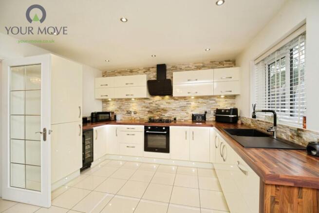 4 bed Detached for sale Image 4