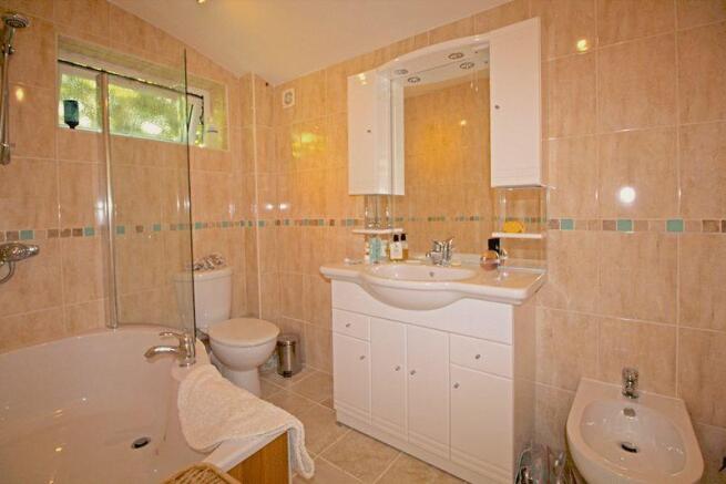 STUDIO BATHROOM