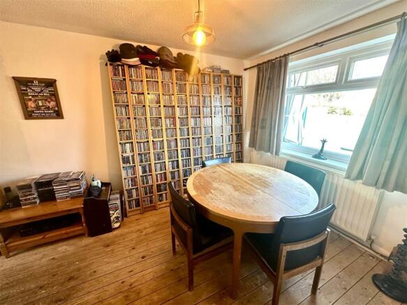 LIVING/DINING ROOM