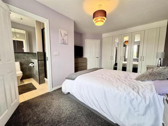 4 bed Semi-Detached for sale Image 4