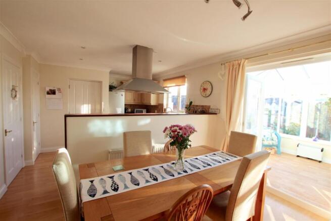 Dining Area.jpg