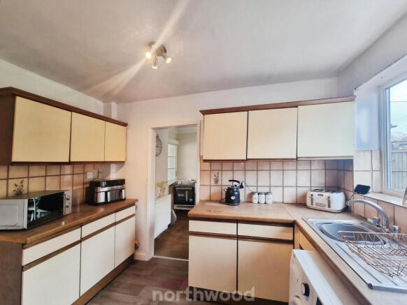 3 bed Semi-Detached for sale Image 9