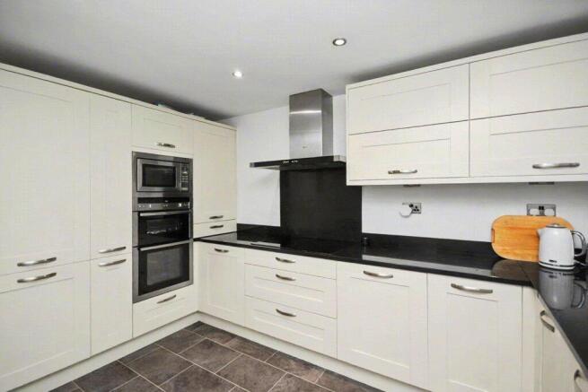 4 bed Detached for sale Image 4