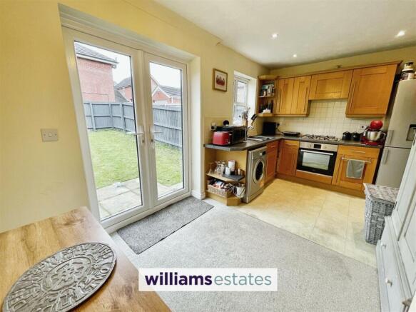 Kitchen/ Breakfast Room