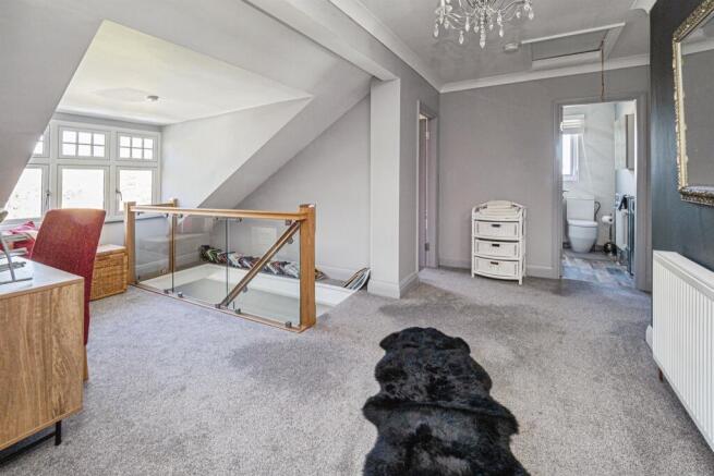 4 bed Detached for sale Image 9