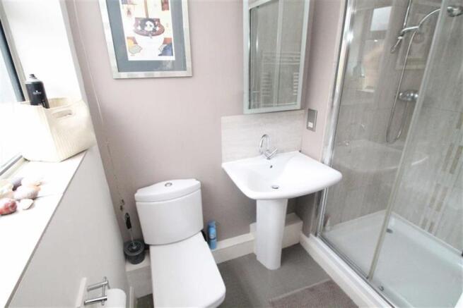 EN-SUITE SHOWER ROOM