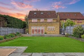 7, Pound Lane North, Laindon, Basildon SS15 4ES