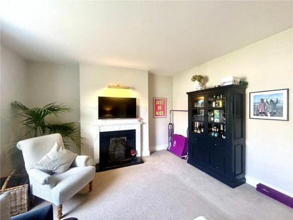 5 bed Detached to rent Image 4