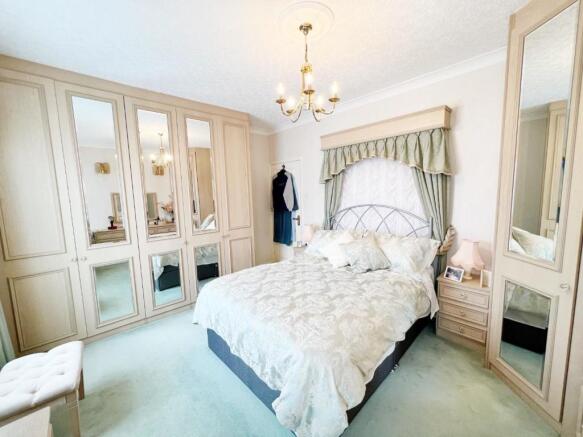 Bedroom 1 pic 2.jpg