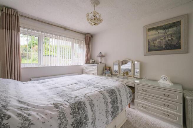 2 bed Semi-Detached Bungalow for sale Image 9