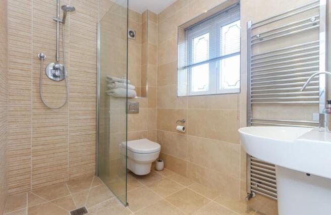 Ensuite to Bedroo...