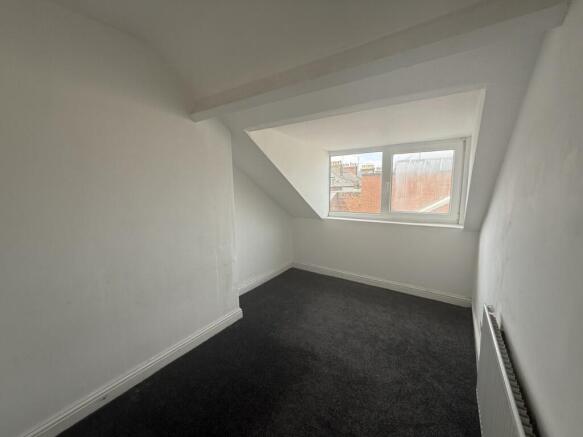 5 bed Semi-Detached for sale Image 9
