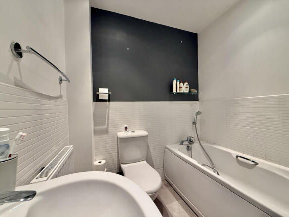3 bed Town House for sale Image 12
