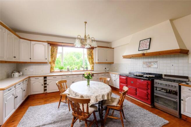 7 bed Detached for sale Image 12