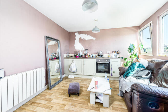 4 bed Flat for sale Image 5