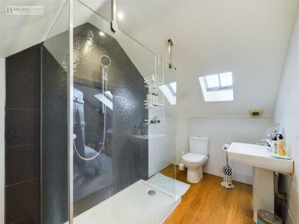Bedroom 4 En Suite.jpg