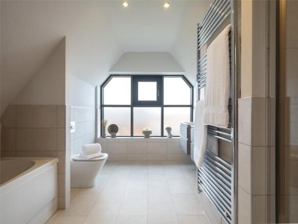5 bed Detached for sale Image 6