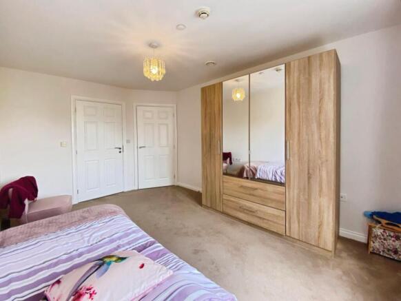 2 bed Apartment for sale Image 12