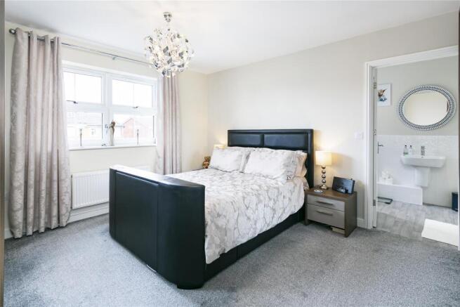 4 bed Detached for sale Image 11