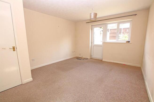 Oakgrove Place, East Hunsbury photo 4