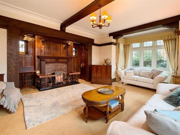 6 bed Detached for sale Image 9