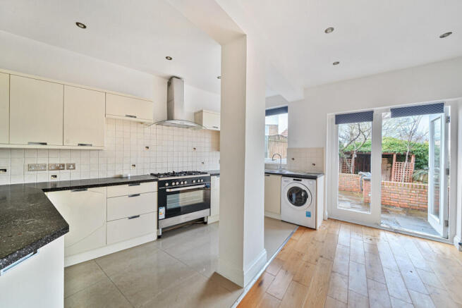 1414607-8-698c8ea...