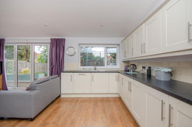 Kitchen 2.jpg