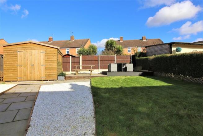 LANDSCAPED REAR GARDEN