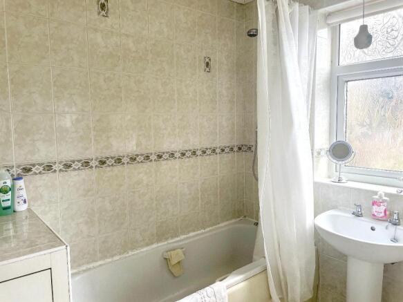 Bathroom 2.jpg