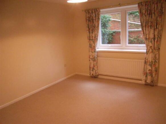 BEDROOM 2
