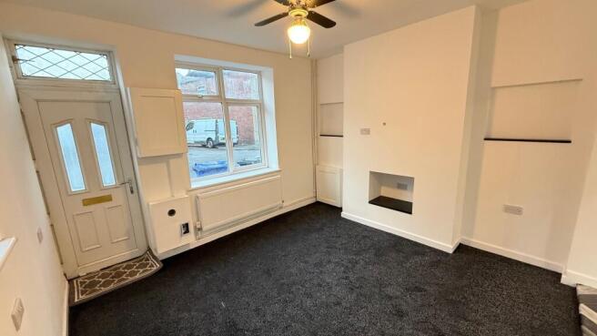 2 bed Terraced to rent Image 4